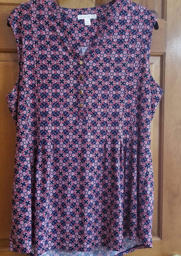 Beautiful flowy tank